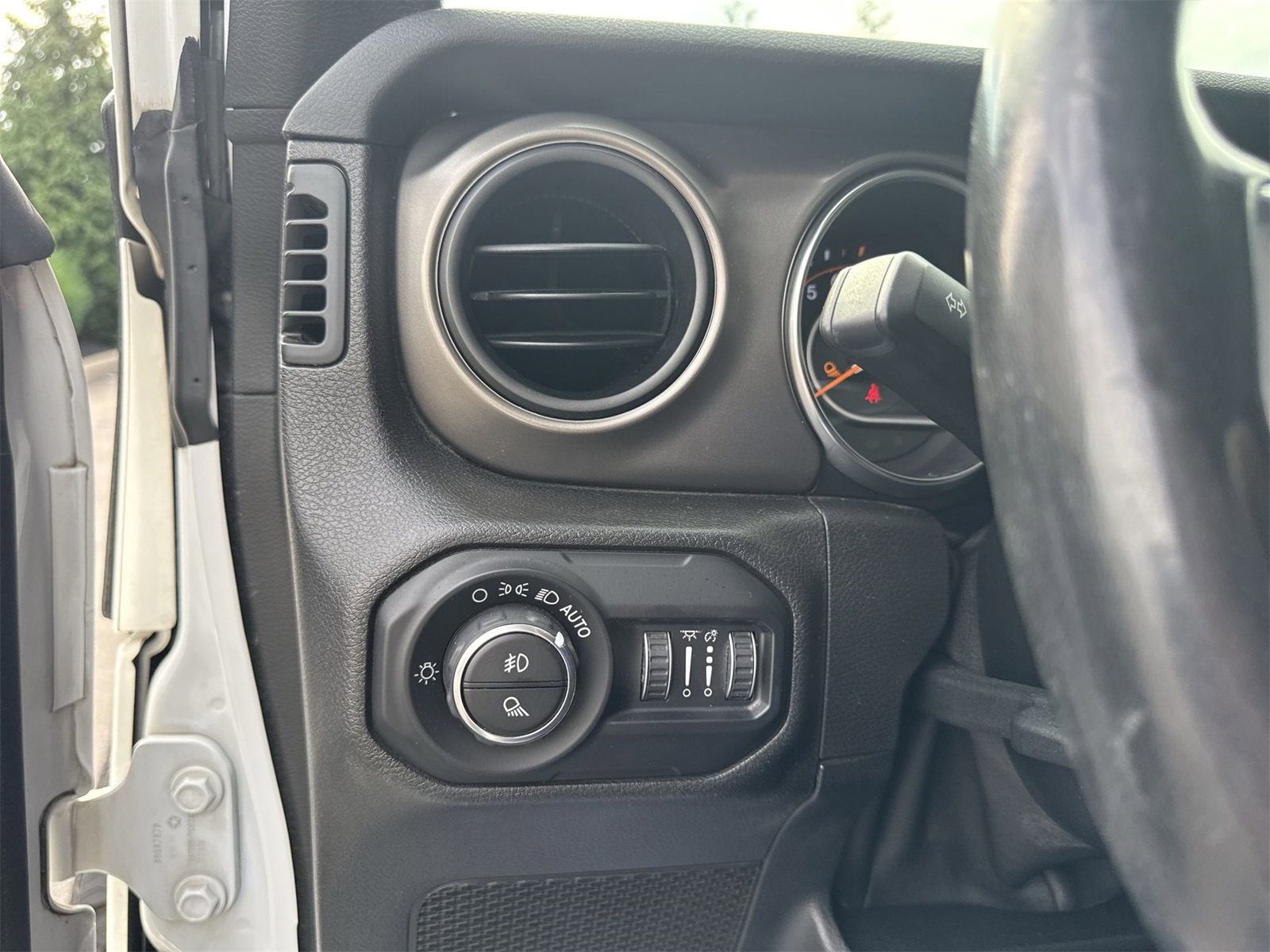 Used 2020 Jeep Gladiator Sport w/ Quick Order Package 24S image 17