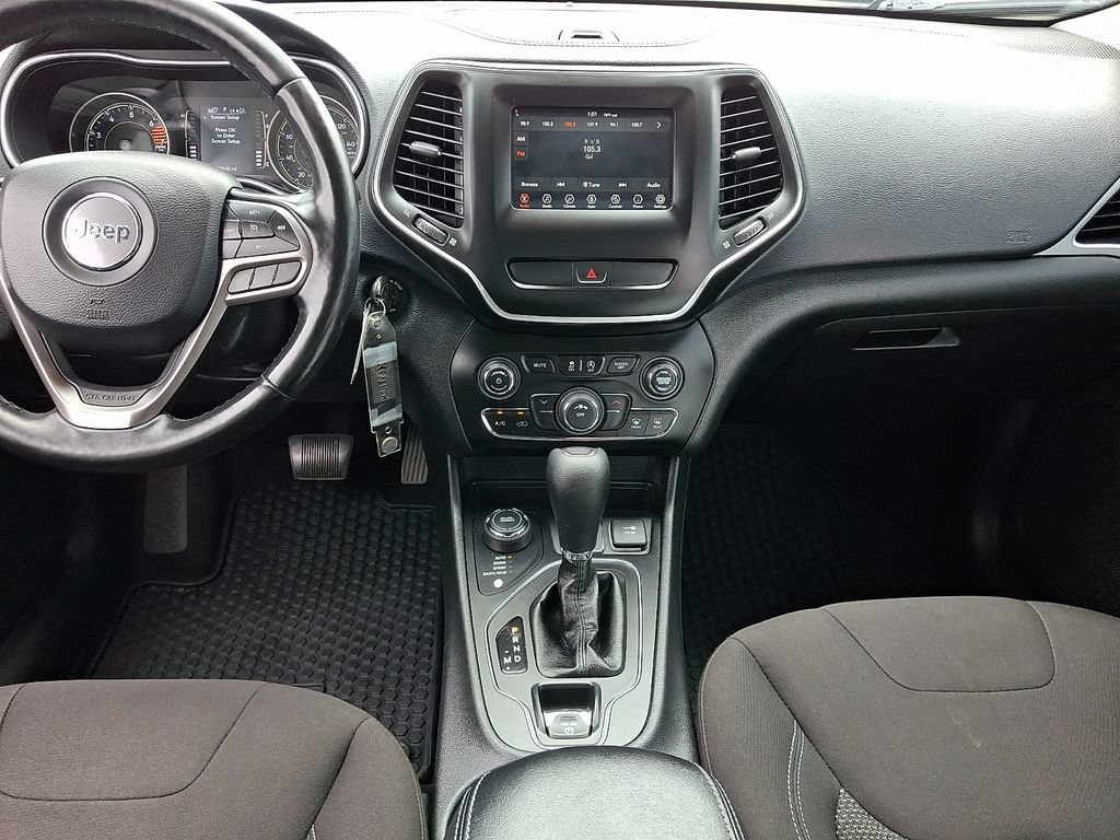 Used 2020 Jeep Cherokee Latitude w/ Cold Weather Group AWD/4WD image 16