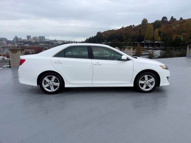Used 2014 Toyota Camry SE FWD image 2
