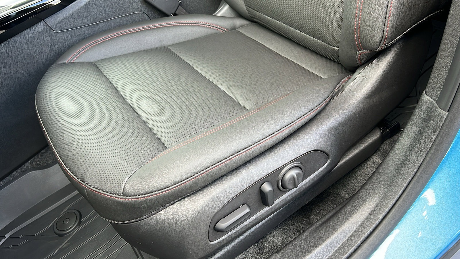 New 2025 Chevrolet Trax RS w/ Driver Confidence Package image 17