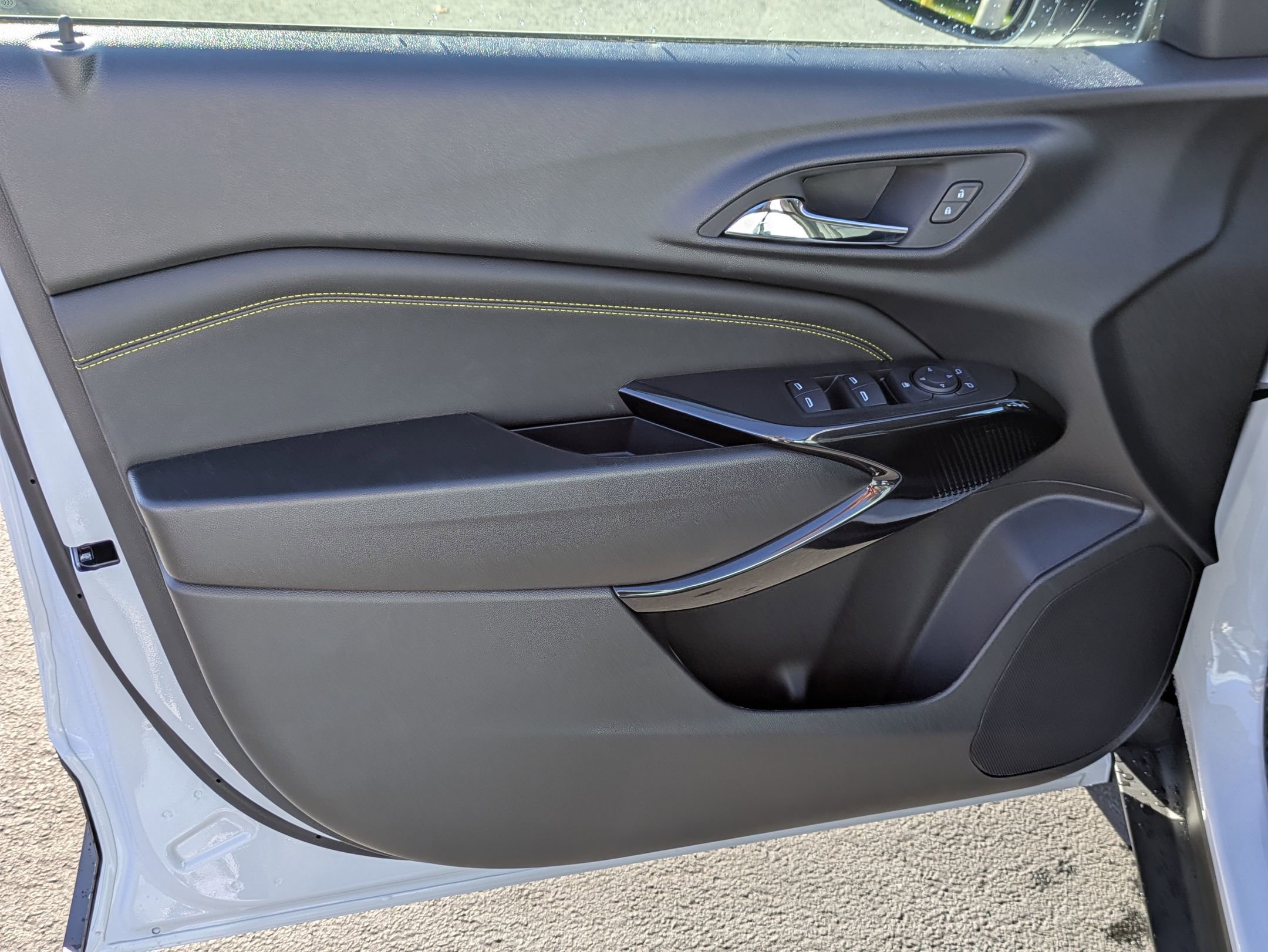 New 2026 Chevrolet Trax LT w/ Driver Confidence Package FWD image 9