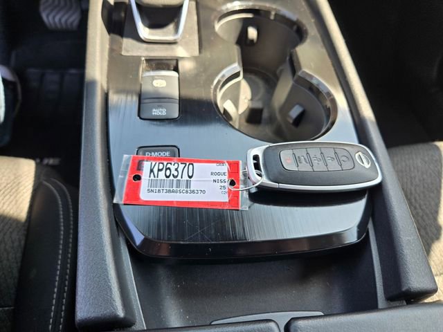 Used 2025 Nissan Rogue SV image 23