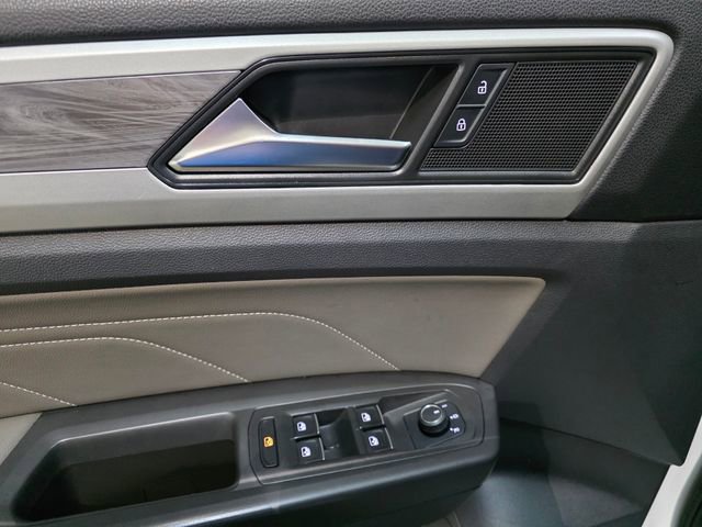 Certified 2022 Volkswagen Atlas Cross Sport SE w/ Panoramic Sunroof Package image 12