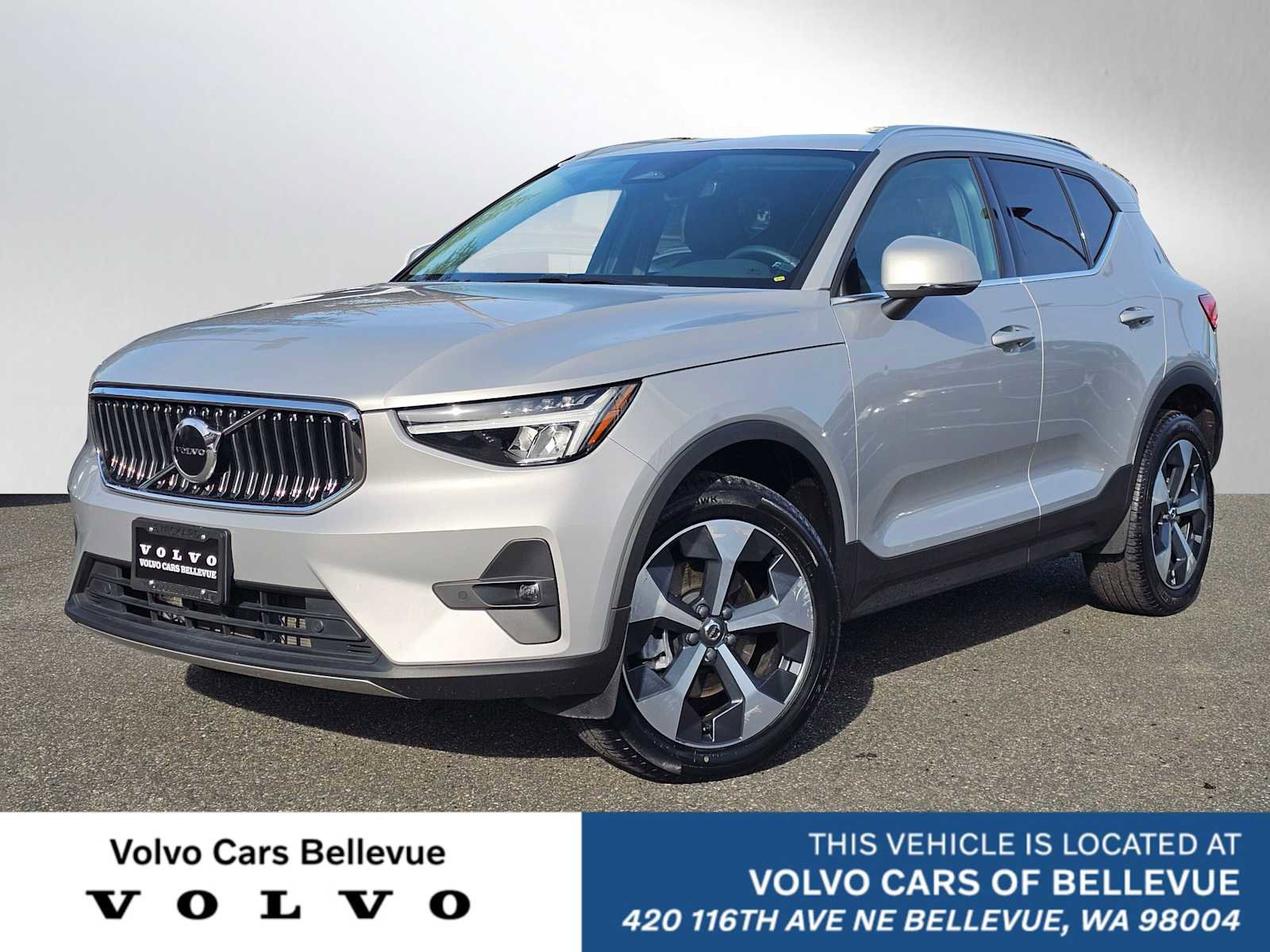 Used 2023 Volvo XC40 B4 Plus w/ Protection Package Premier image 1