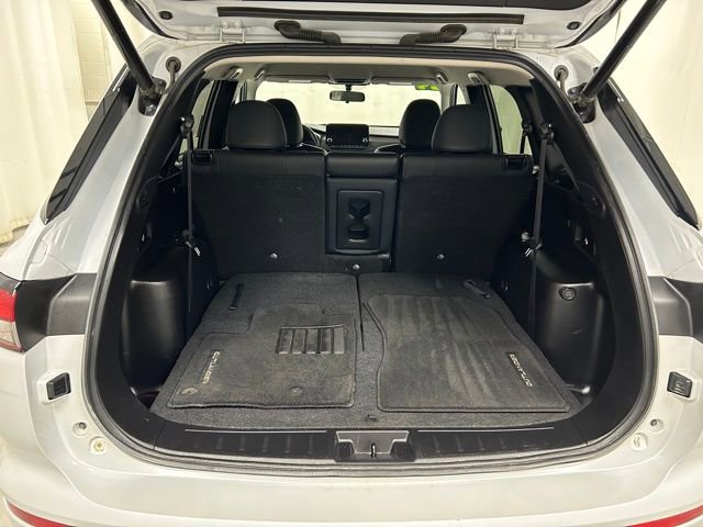 Used 2024 Mitsubishi Outlander AWD image 11