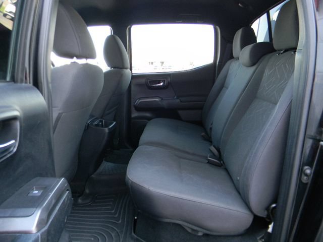 Used 2017 Toyota Tacoma TRD Sport w/ Tow Package (A/T) AWD/4WD image 19