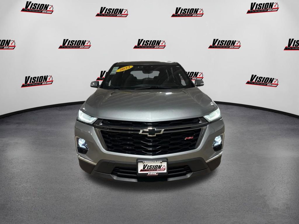 Used 2023 Chevrolet Traverse RS image 2