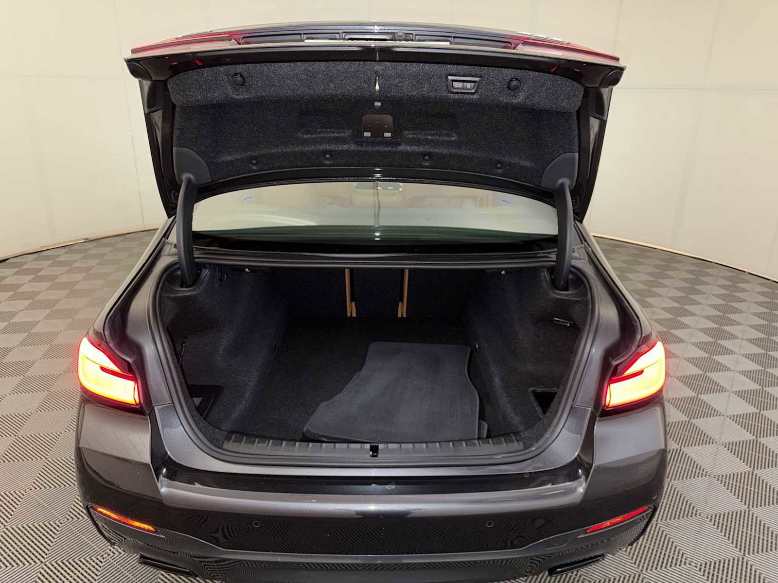 Certified 2023 BMW 530i xDrive w/ M Sport Package image 23