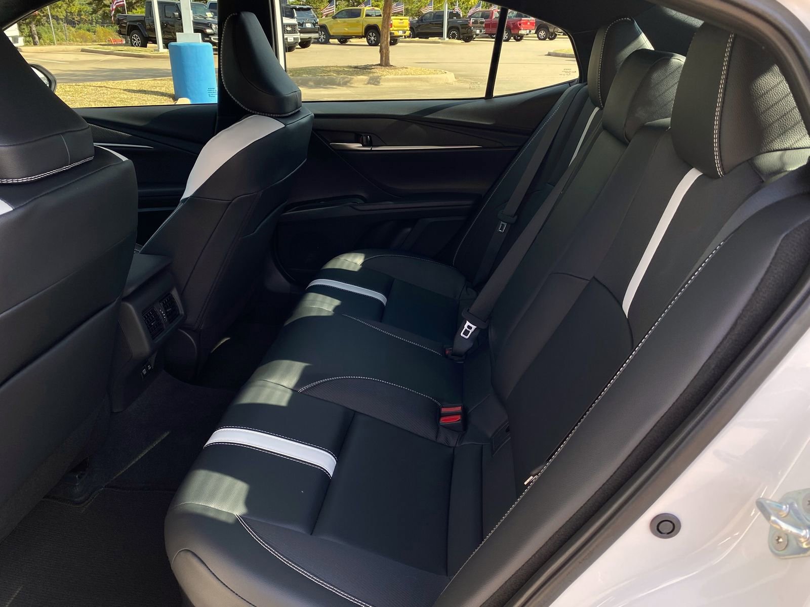 Used 2025 Toyota Camry SE image 25