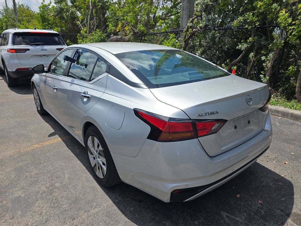Used 2024 Nissan Altima 2.5 S image 6