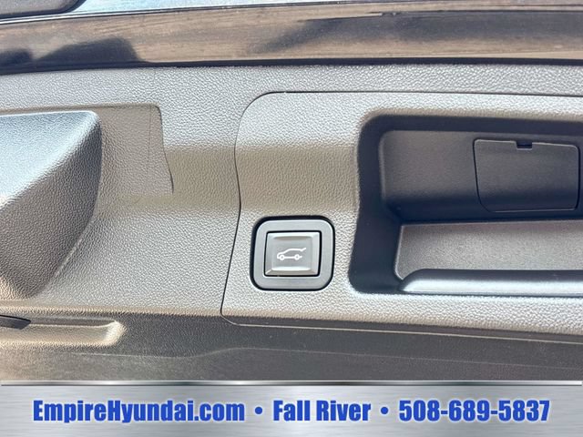 Used 2018 GMC Acadia SLT AWD/4WD image 17