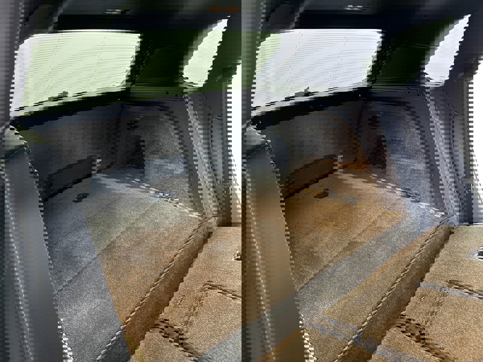 Used 2018 Bentley Bentayga image 99