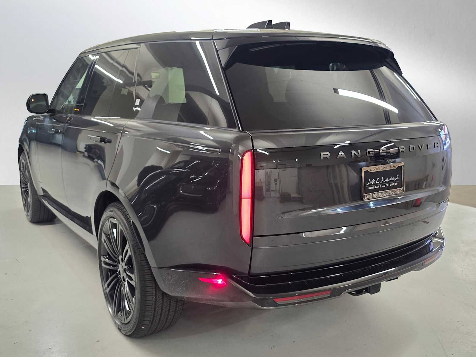 New 2026 Land Rover Range Rover SE image 3