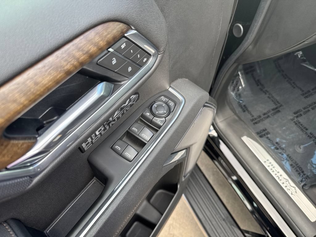 Used 2025 Chevrolet Silverado 1500 High Country w/ High Country Premium Package AWD/4WD image 11