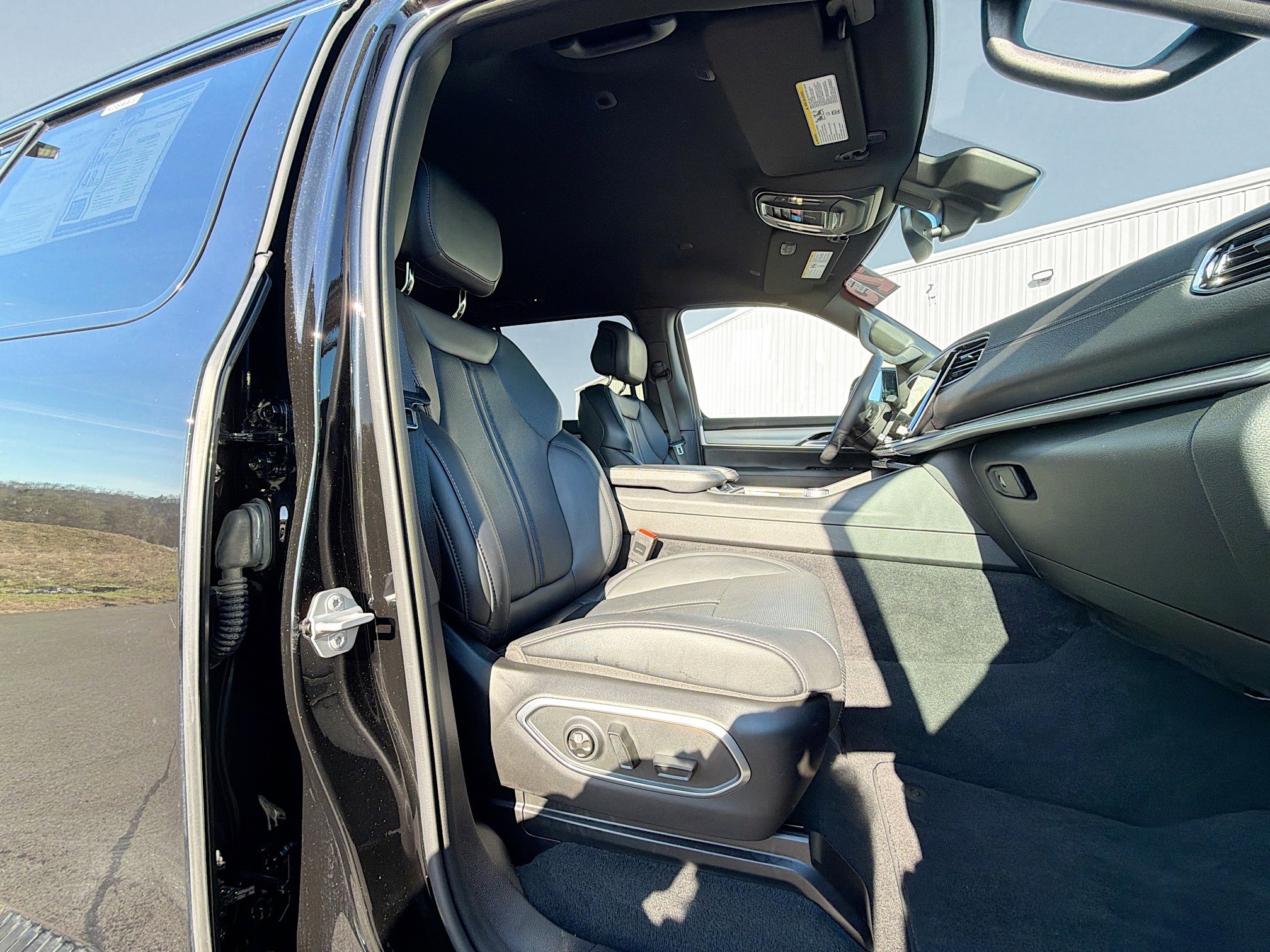 Used 2025 Jeep Wagoneer Series II image 31