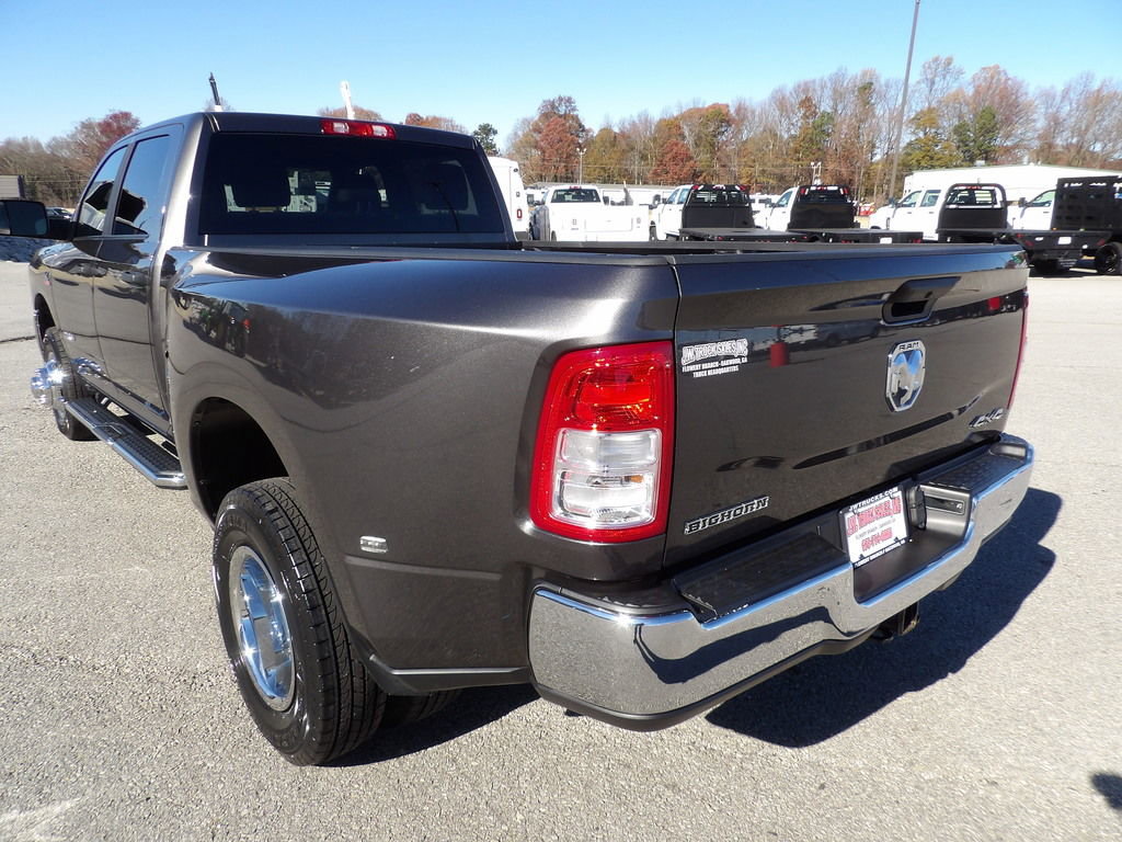 Used 2022 RAM 3500 Big Horn AWD/4WD image 3