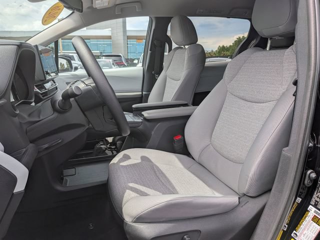 Used 2026 Toyota Sienna LE FWD image 14