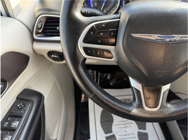 Used 2021 Chrysler Voyager Lxi image 35