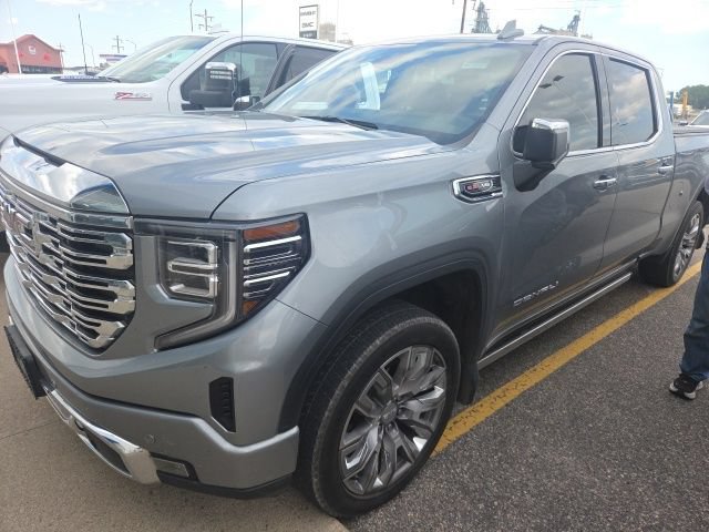 Used 2025 GMC Sierra 1500 Denali w/ Denali Reserve Package AWD/4WD image 2