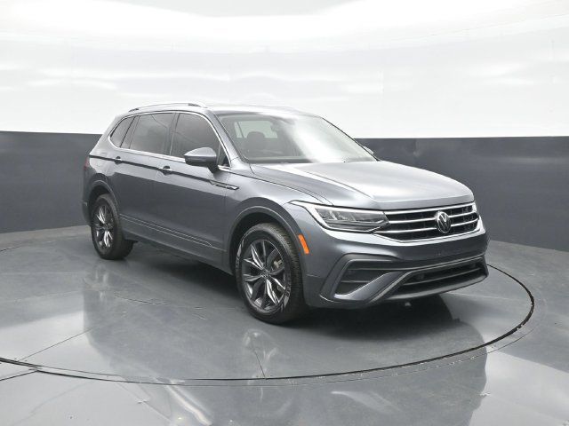 Used 2023 Volkswagen Tiguan SE FWD image 1