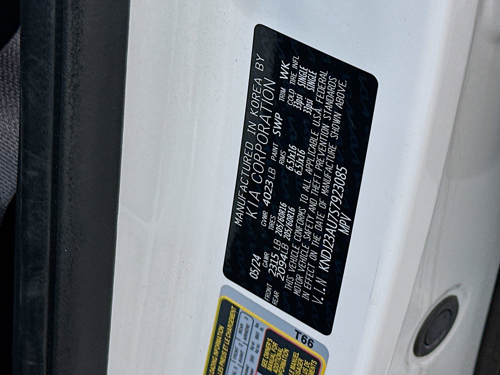 Used 2025 Kia Soul LX w/ LX Technology Package FWD image 12