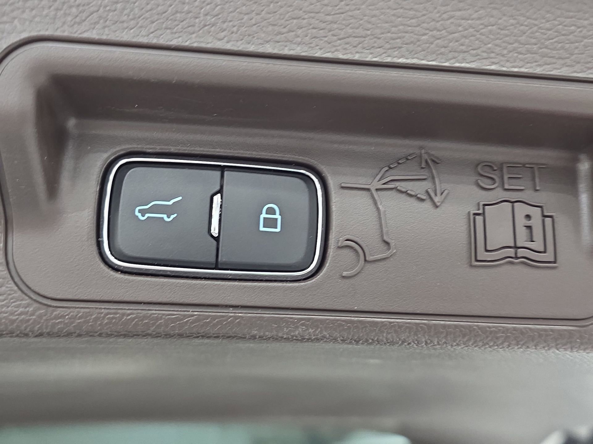 Used 2023 Ford Explorer King Ranch w/ Technology Package image 13