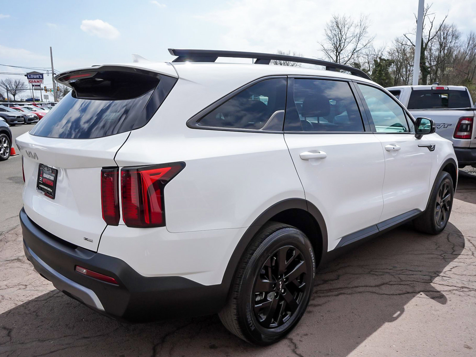 Used 2023 Kia Sorento S w/ Panoramic Sunroof Package image 6