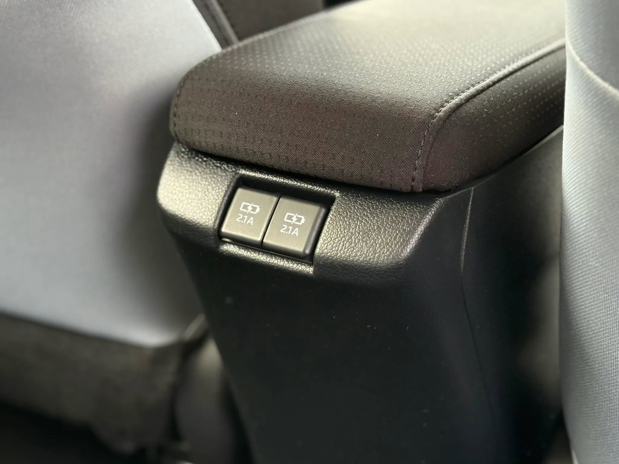 Used 2019 Toyota Prius LE FWD image 29