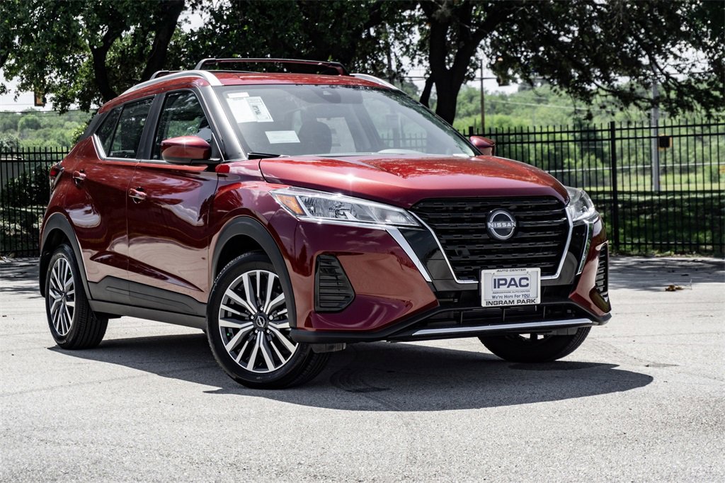 New 2024 Nissan Kicks SV w/ Exterior Package