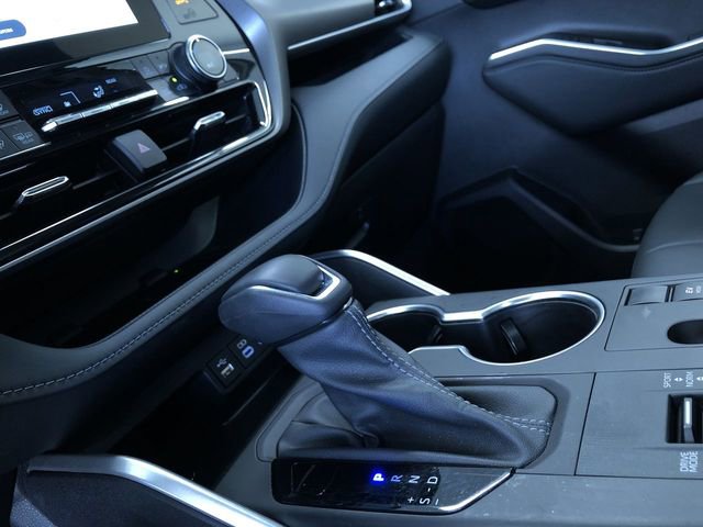 Used 2023 Toyota Highlander XLE image 30