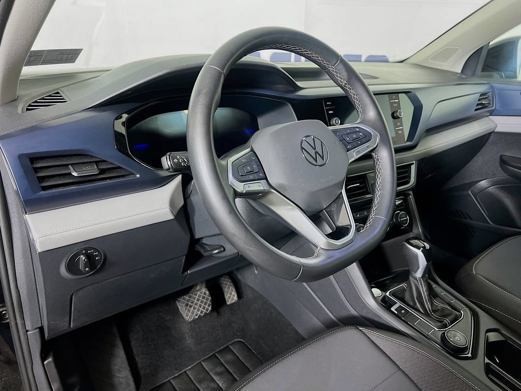 Used 2024 Volkswagen Taos SE w/ Panoramic Sunroof Package AWD/4WD image 11