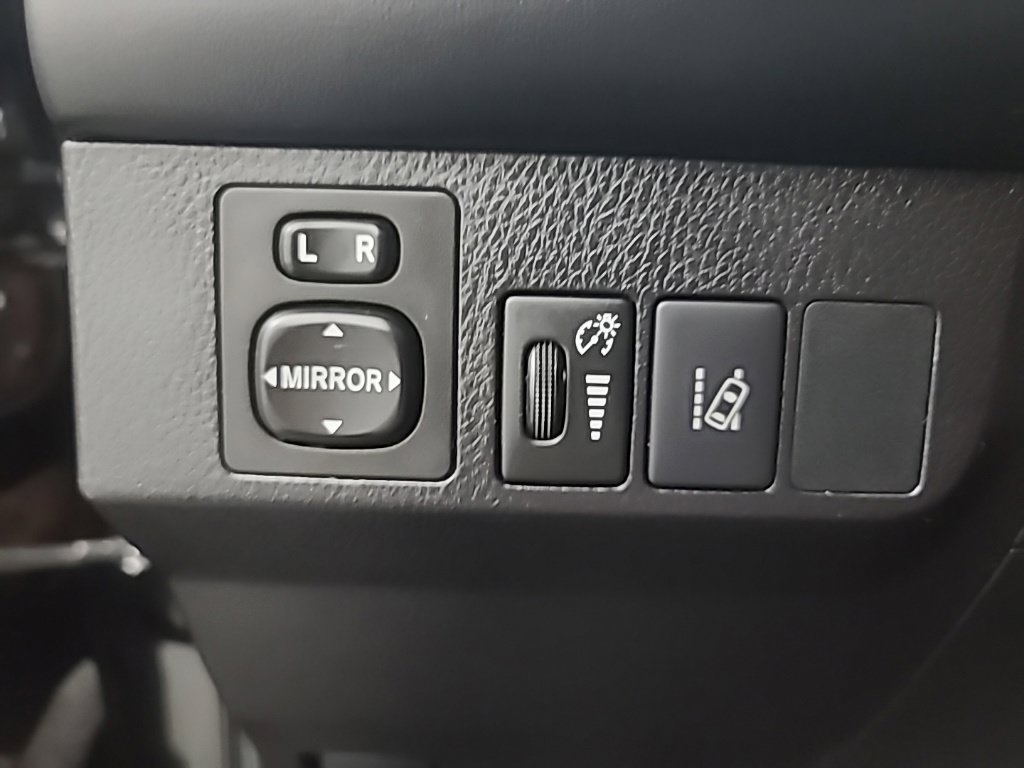 Used 2018 Toyota RAV4 XLE AWD/4WD image 27
