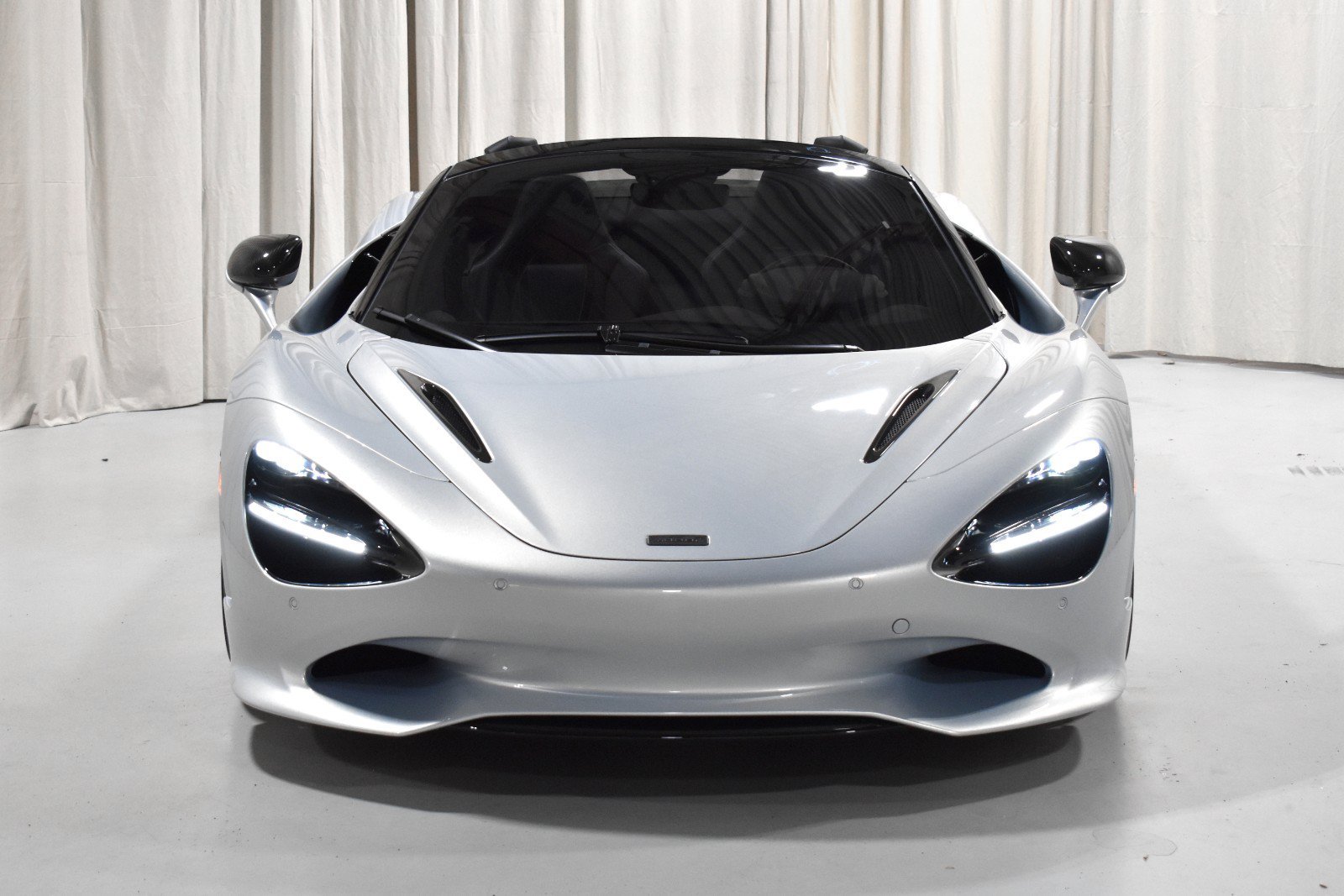 Used 2025 McLaren 750S Spider RWD image 10