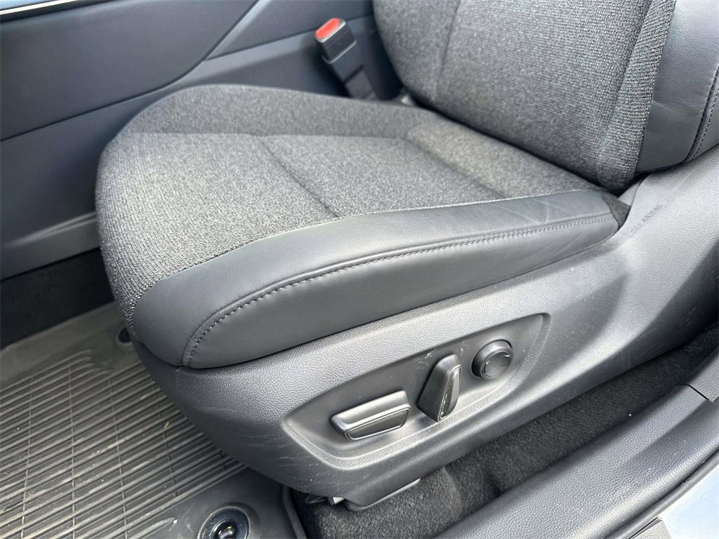 Used 2023 Toyota Crown XLE image 18