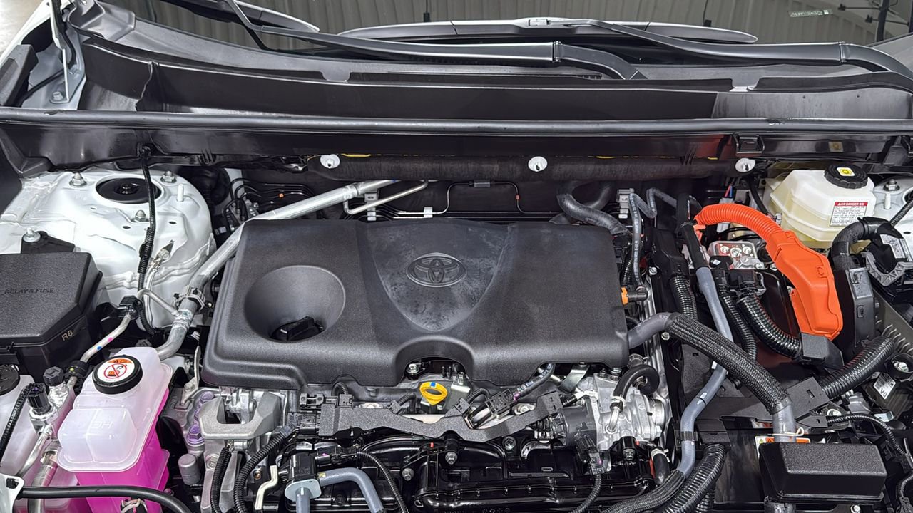 Certified 2025 Toyota RAV4 LE image 25
