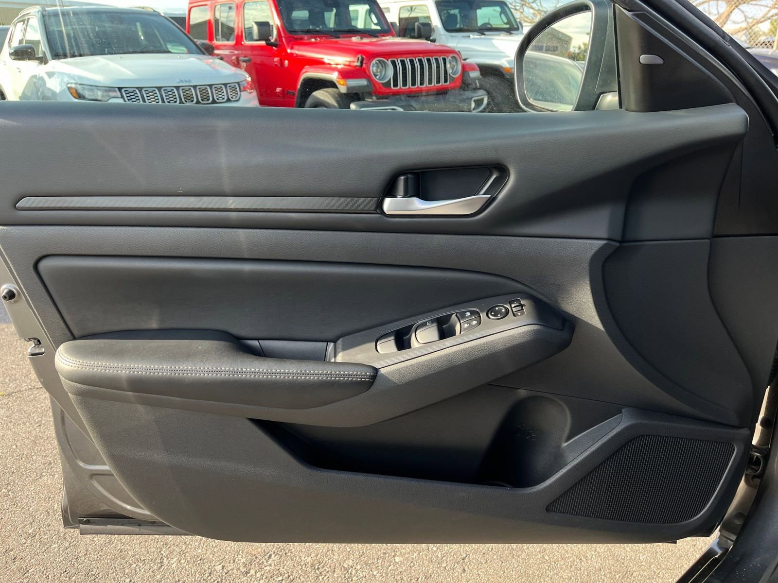 Used 2025 Nissan Altima 2.5 SV image 20