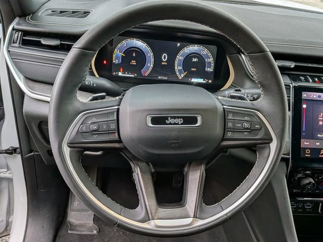 Used 2024 Jeep Grand Cherokee Limited image 16