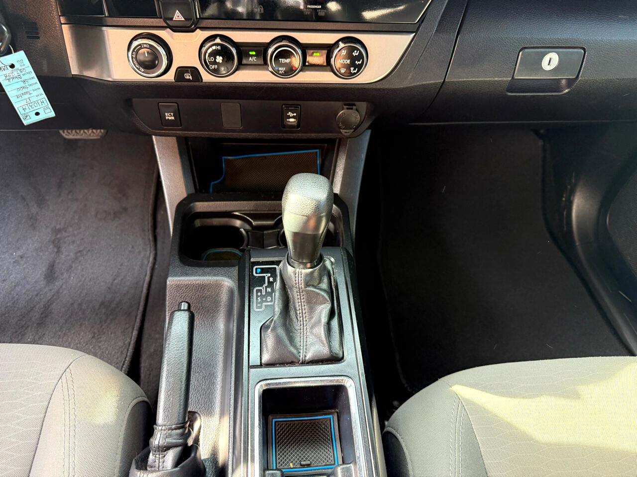 Used 2017 Toyota Tacoma SR image 10