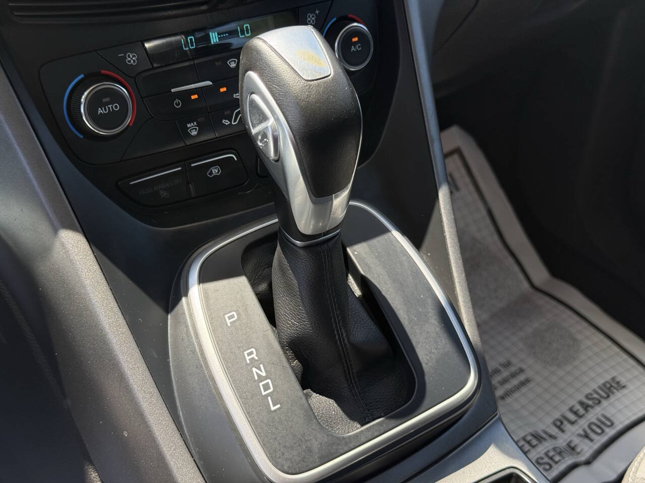 Used 2017 Ford C-MAX Energi SE w/ Interior Protection Package FWD image 23