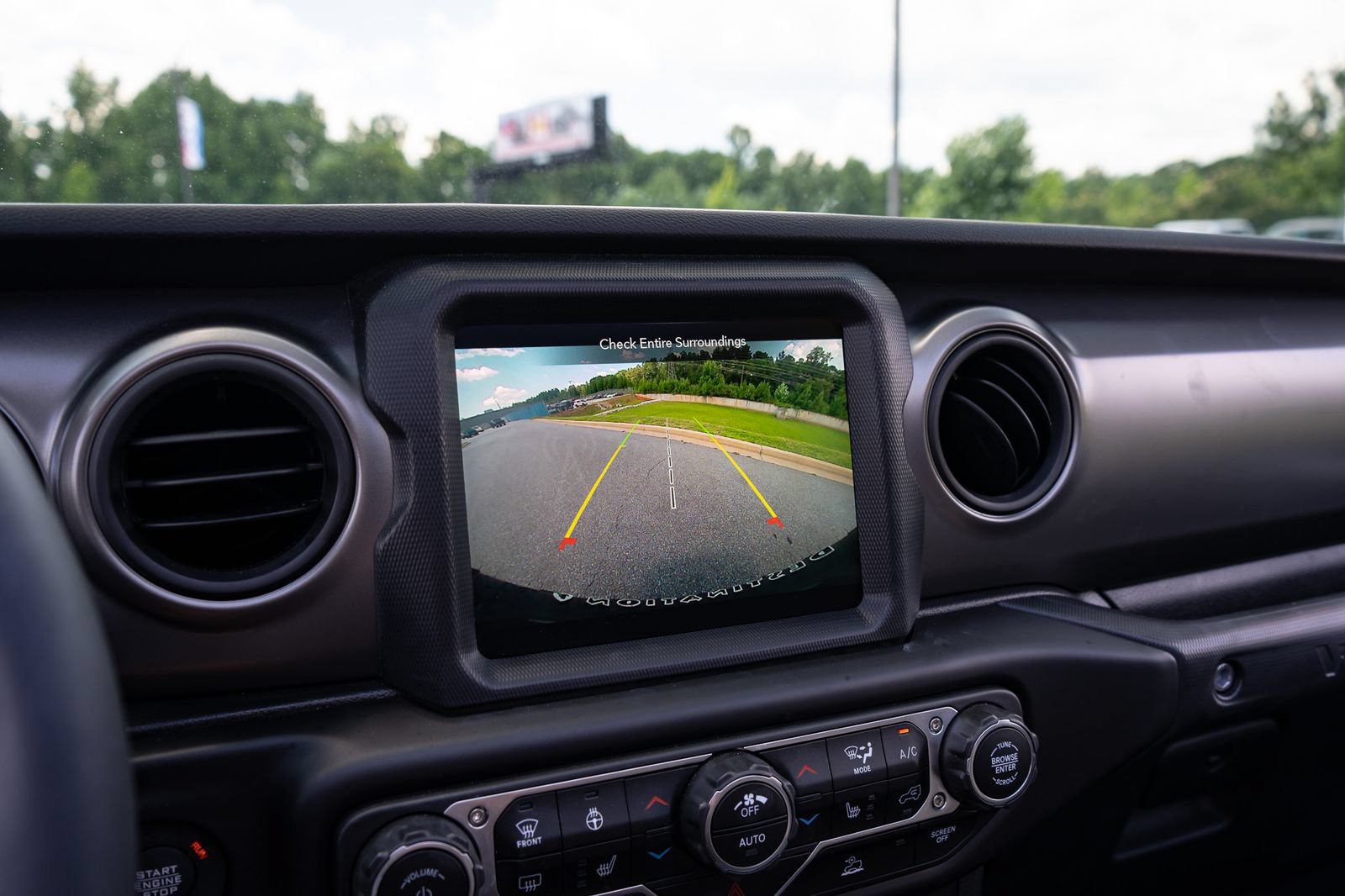Used 2023 Jeep Wrangler Unlimited w/ Sun & Screen Package AWD/4WD image 25