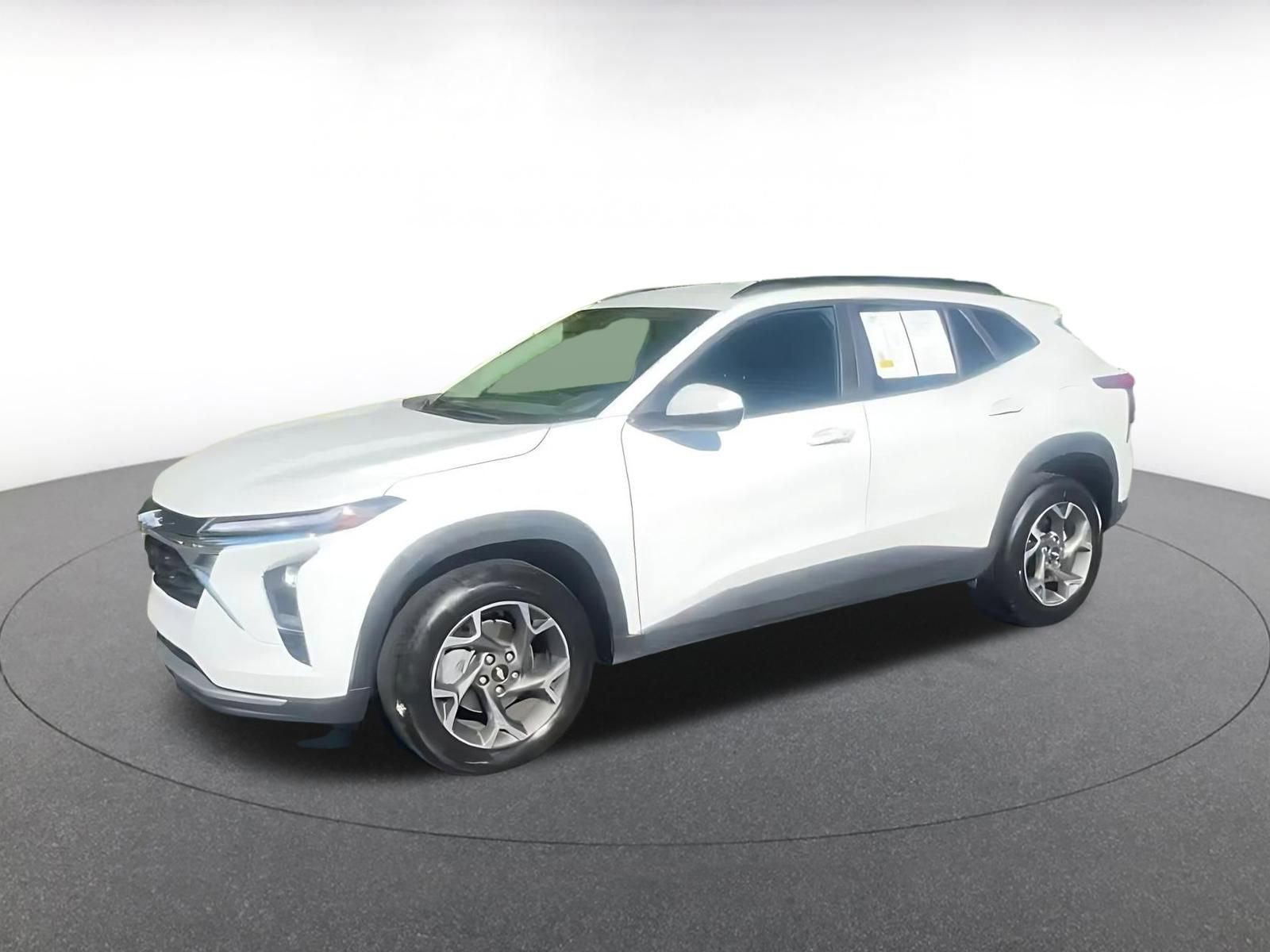 Used 2025 Chevrolet Trax LT w/ LT Convenience Package FWD image 8