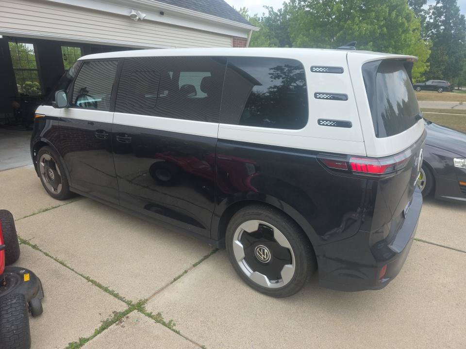 Used 2025 Volkswagen ID. Buzz Pro S Plus AWD/4WD image 7