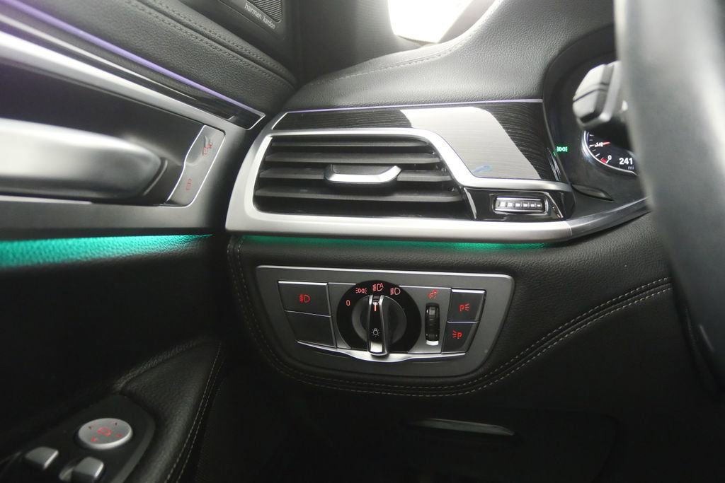 Used 2019 BMW 740i w/ M Sport Package image 17