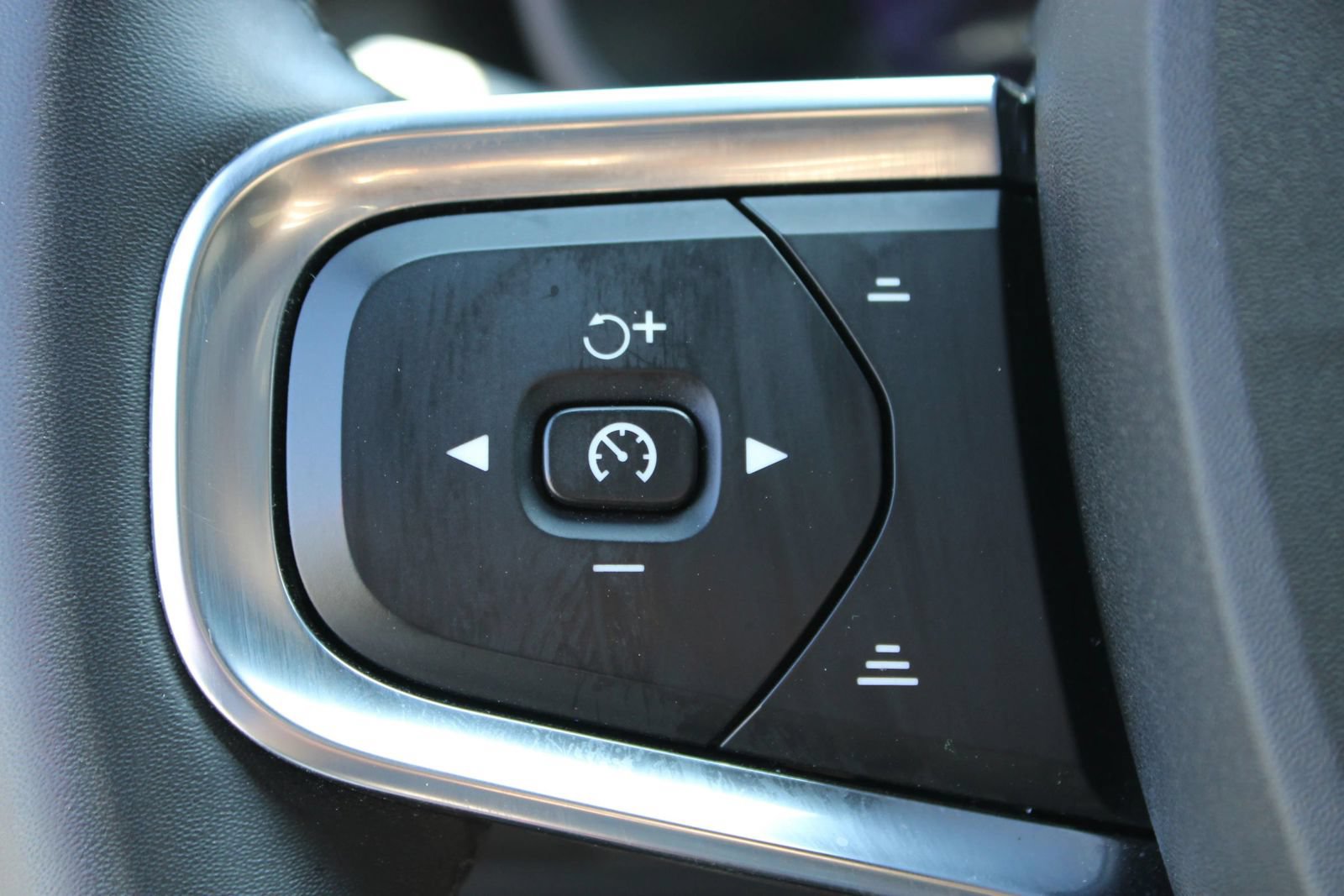 Used 2023 Volvo C40 P8 Recharge Plus w/ Protection Package Premier AWD/4WD image 19