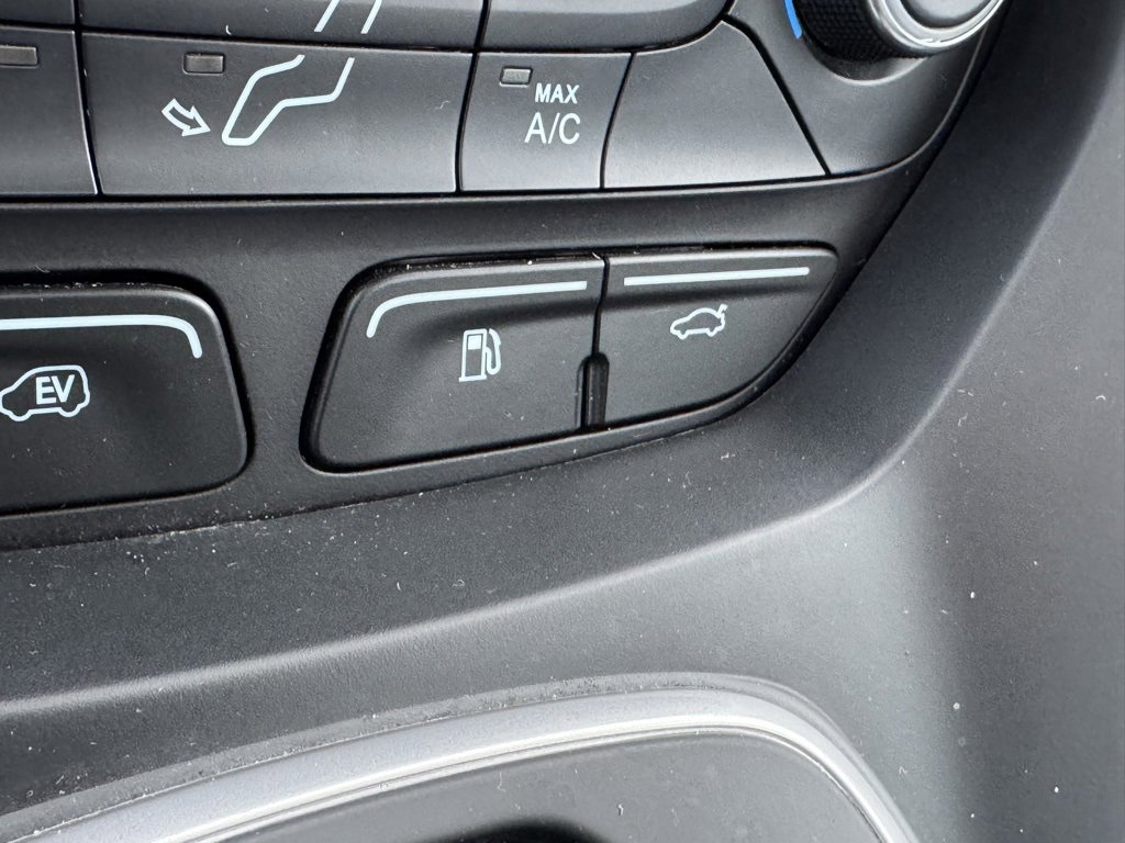 Used 2017 Ford C-MAX Energi SE w/ Equipment Group 401A image 16