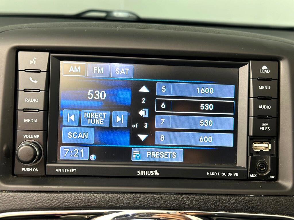 Used 2014 Chrysler Town & Country Touring image 17