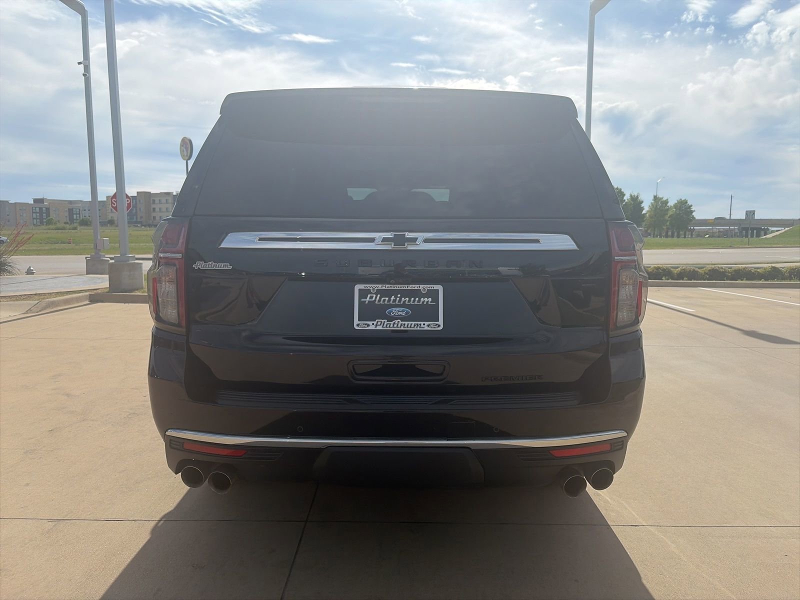 Used 2021 Chevrolet Suburban Premier w/ Premium Package image 4