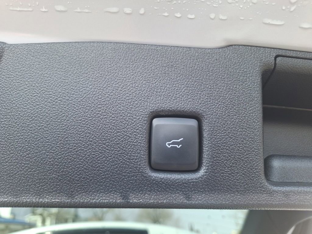 Used 2025 Ford Escape Platinum image 21