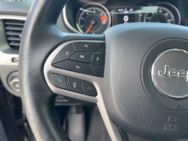 Used 2019 Jeep Cherokee Latitude Plus w/ Comfort/Convenience Group FWD image 14