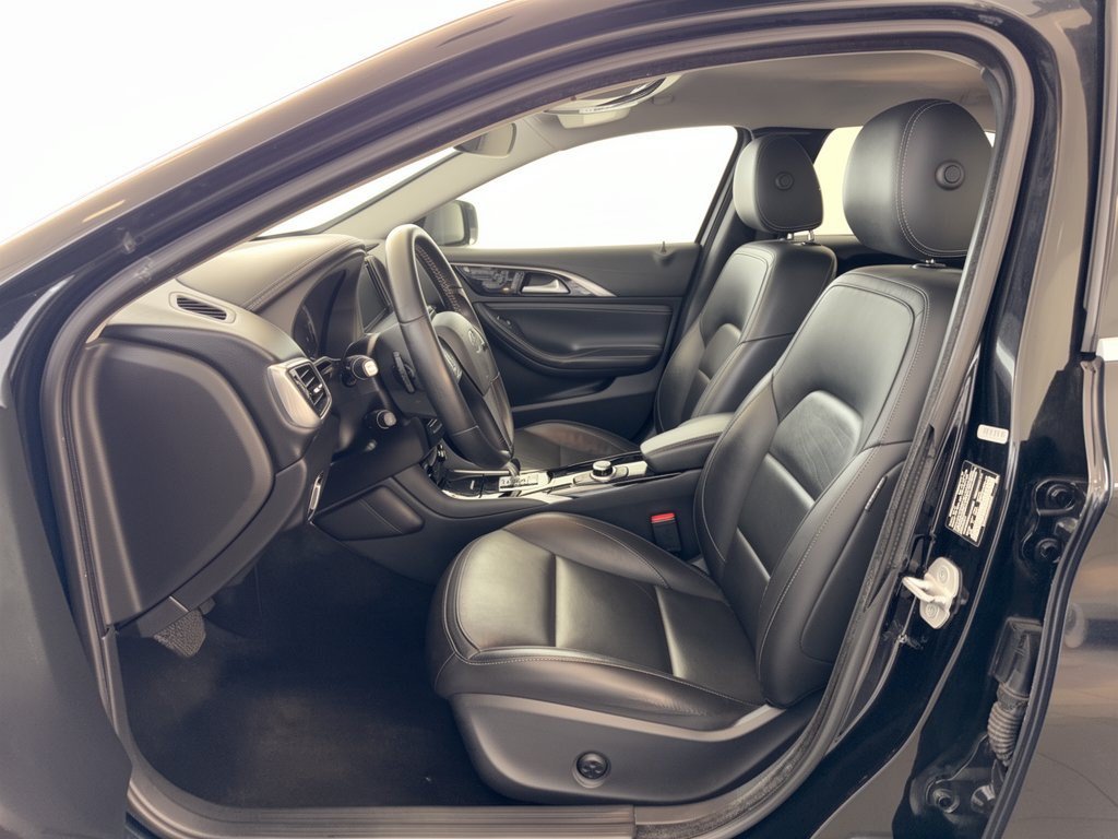 Used 2018 INFINITI QX30 FWD image 5